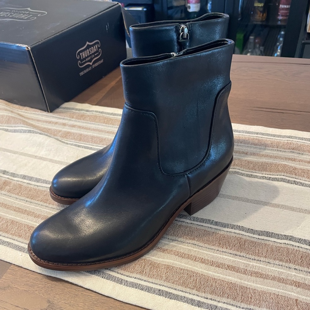 Söfft Black Leather Ankle Boots